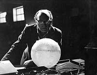 Image from: Night Caller, The (1965)